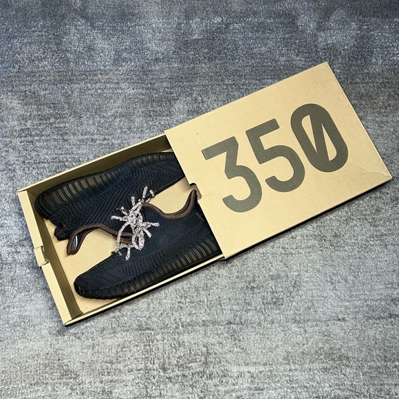 Yeezy Boost 350 V2 Black (Non-Reflective) - Picture 7 of 7